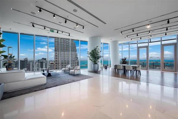 $34,000 | 300 Biscayne Blvd Way, Unit 4404, Miami, FL 33131