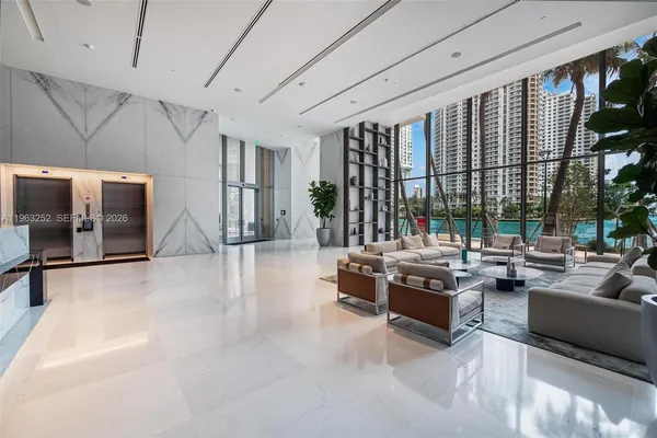 $34,000 | 300 Biscayne Blvd Way, Unit 4404, Miami, FL 33131