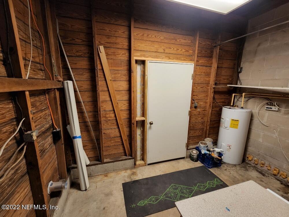 9450 Crystal Springs Road Jacksonville, FL 32221 - Photo 18 of 23 Laundry Room