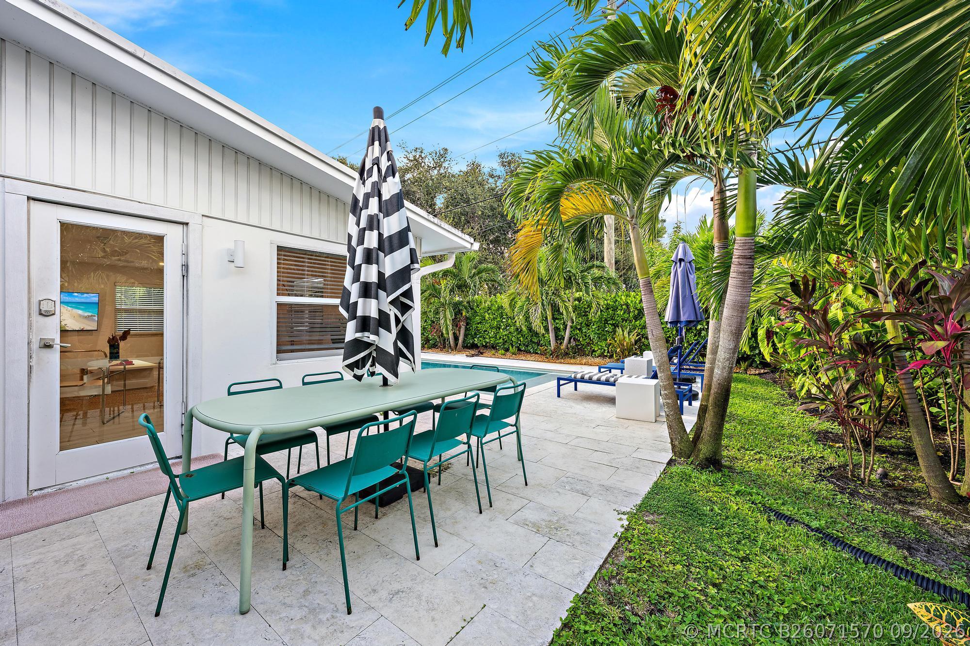 570 Dover Road Tequesta, FL 33469 - Photo 35 of 45 Patio