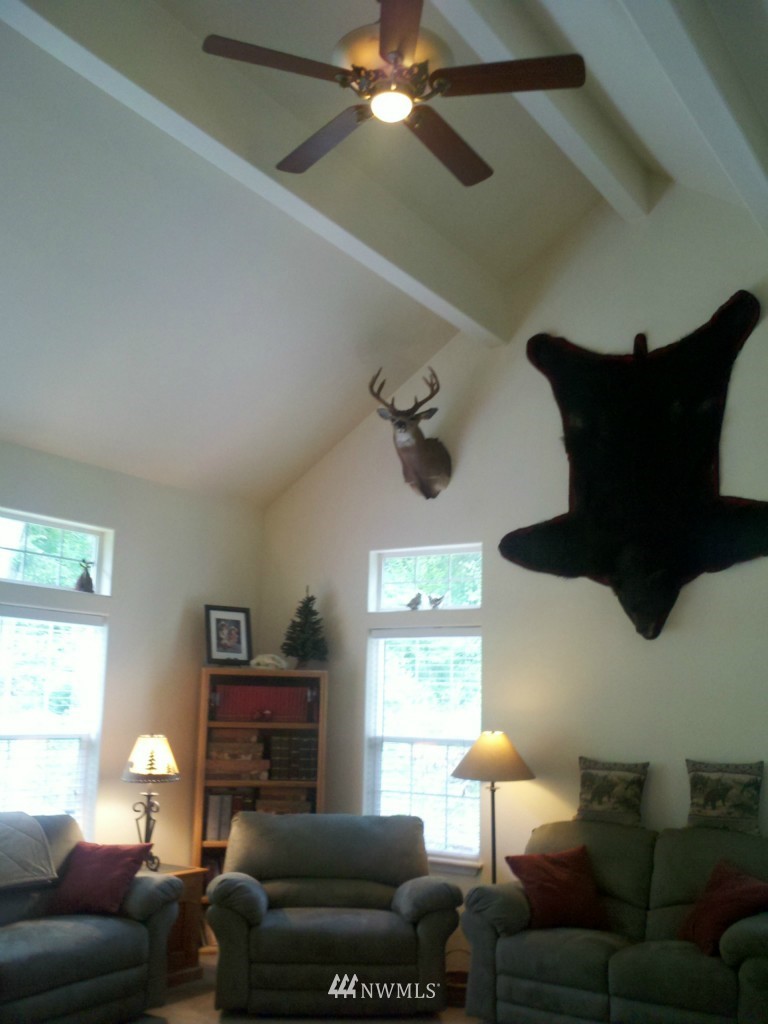 12403 Hubbard Road Southeast Rainier, WA 98576 - Photo 5 of 15 Gallery Image 5