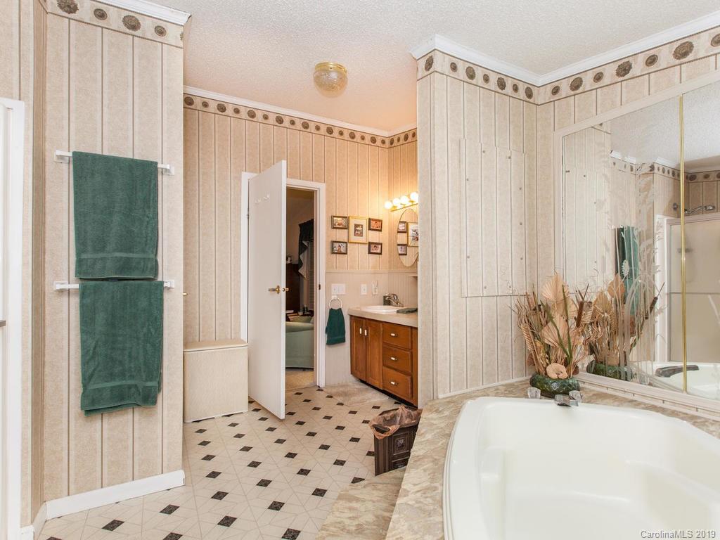 56 Meadowchase Road Fletcher, NC 28732 - Photo 20 of 37 Gallery Image 20