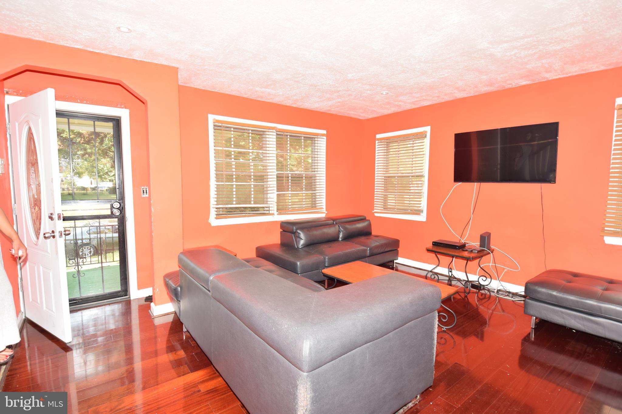 6931 Fieldcrest Road Baltimore, MD 21215 - Photo 1 of 25