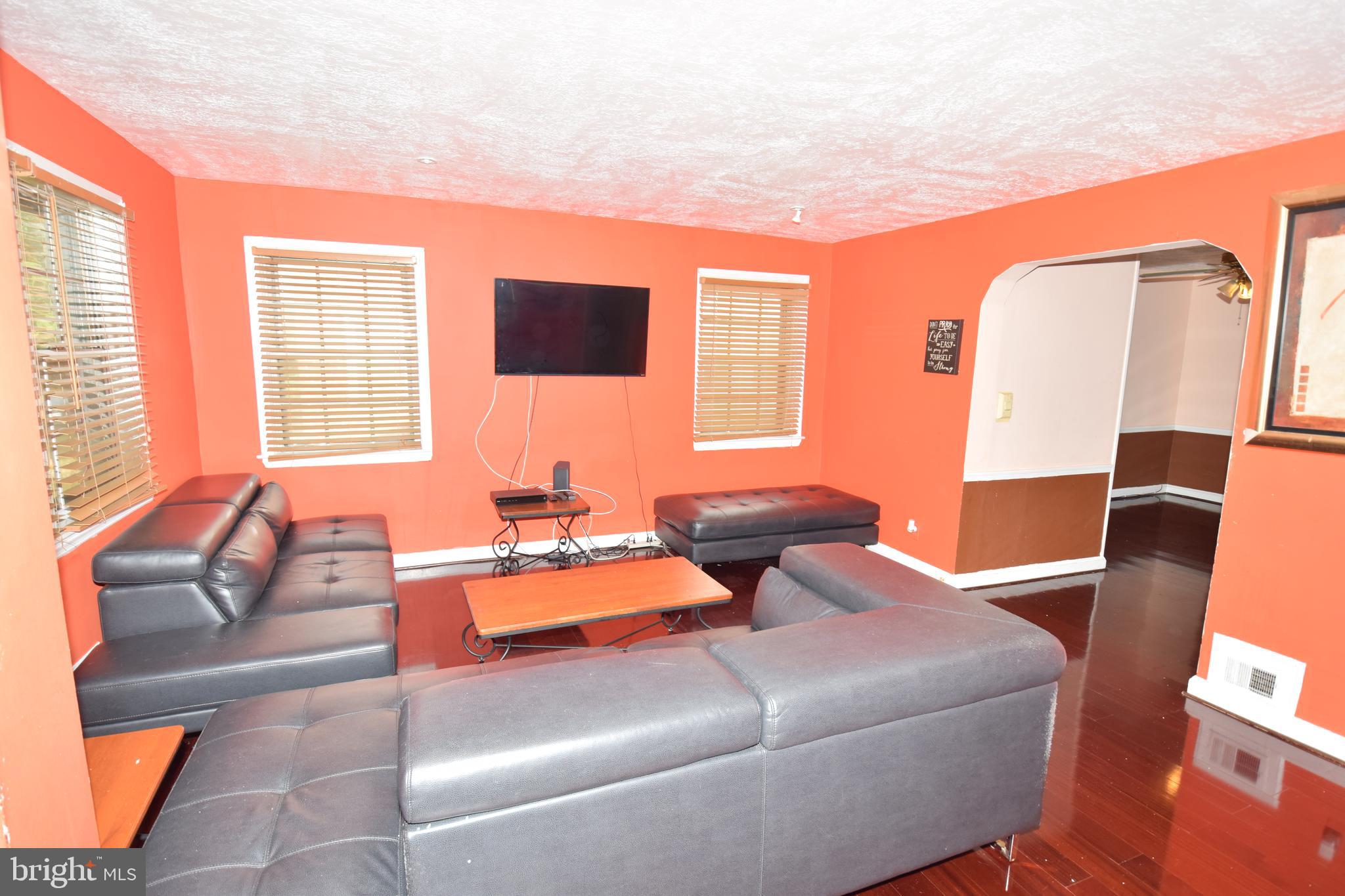 6931 Fieldcrest Road Baltimore, MD 21215 - Photo 7 of 25
