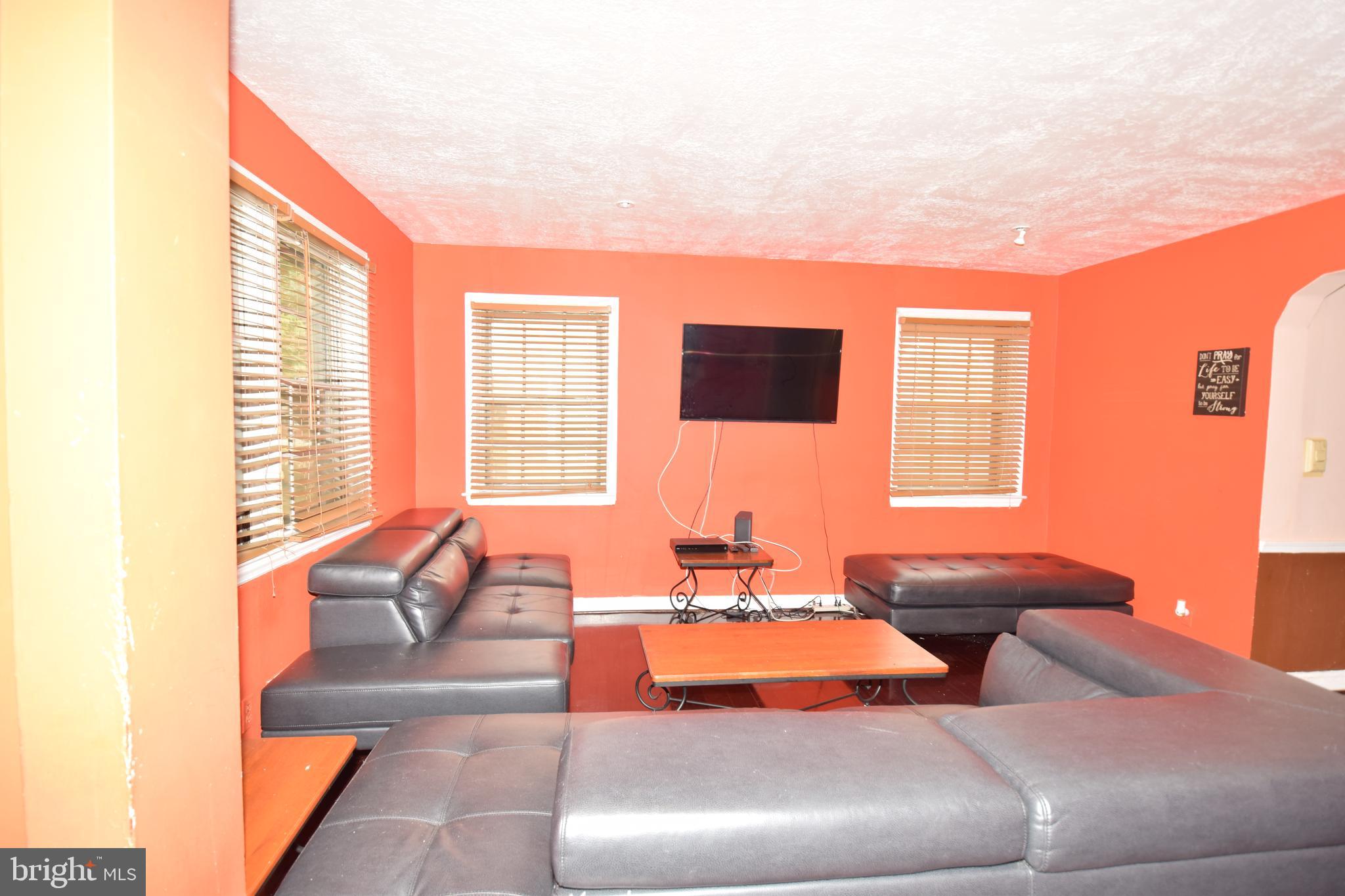 6931 Fieldcrest Road Baltimore, MD 21215 - Photo 8 of 25