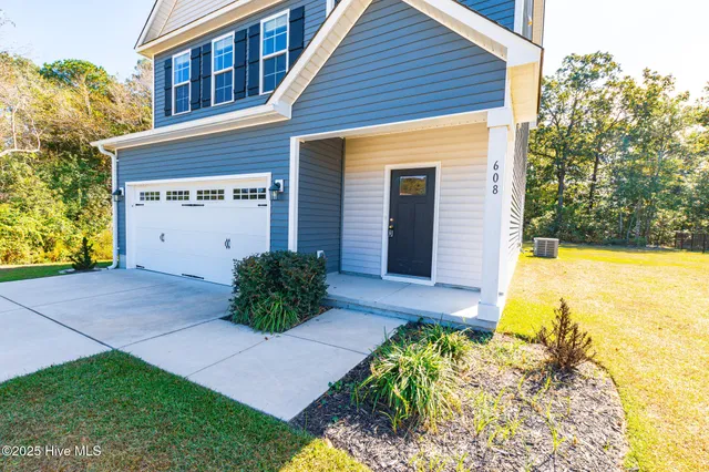 $1,895 | 608 Feather Court, Richlands, NC 28574