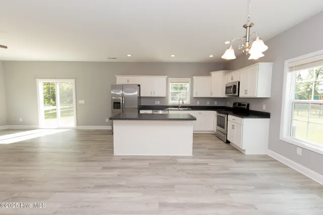 $1,895 | 608 Feather Court, Richlands, NC 28574