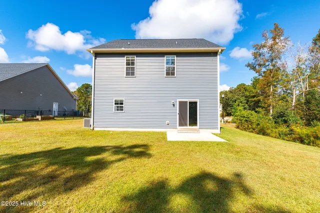 $1,895 | 608 Feather Court, Richlands, NC 28574