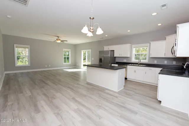 $1,895 | 608 Feather Court, Richlands, NC 28574