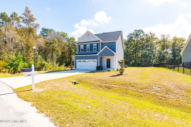 $1,895 | 608 Feather Court, Richlands, NC 28574