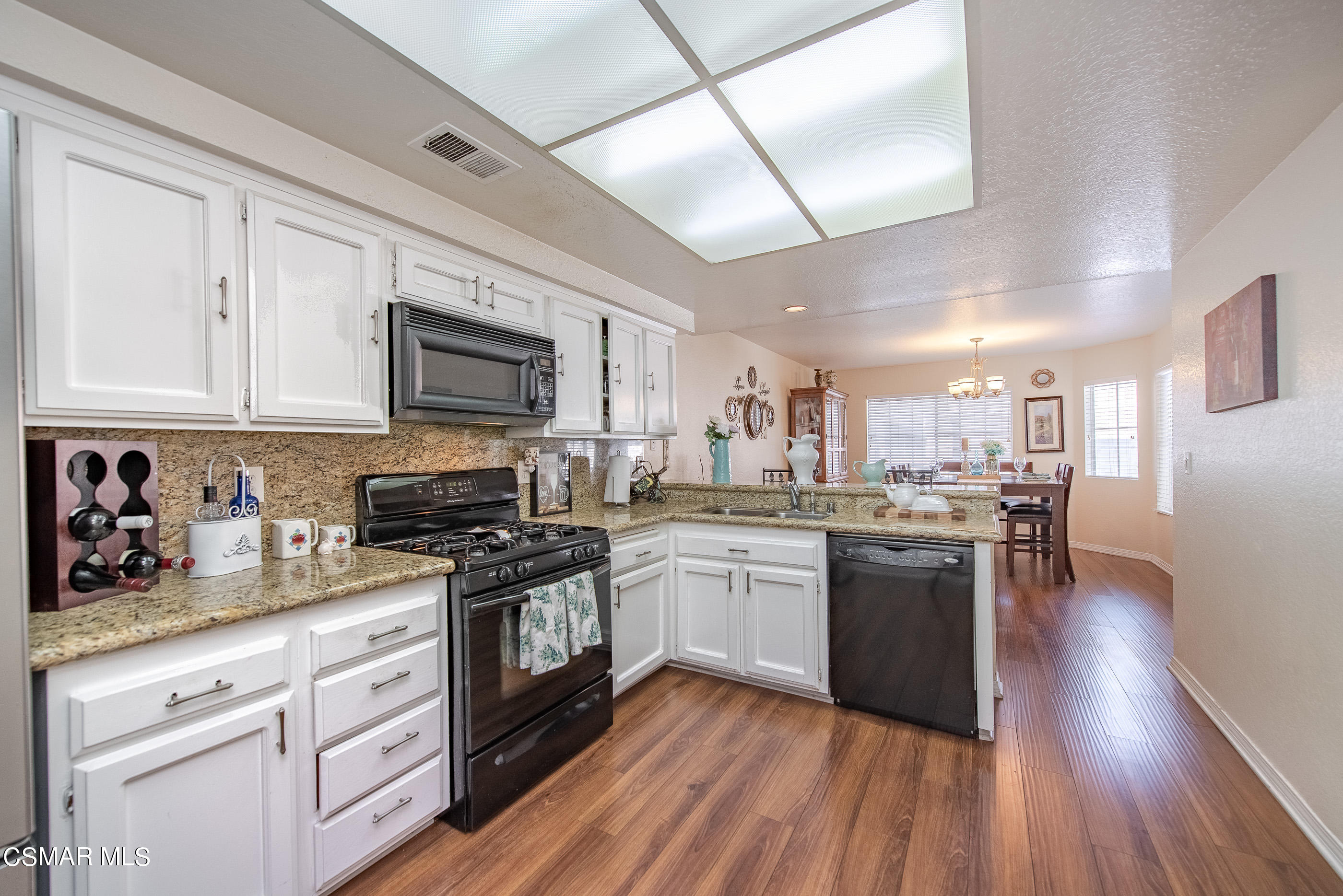 1842 Rory Lane, Unit 4 Simi Valley, CA 93063 - Photo 11 of 24 1842 Rory Ln Simi Valley-11