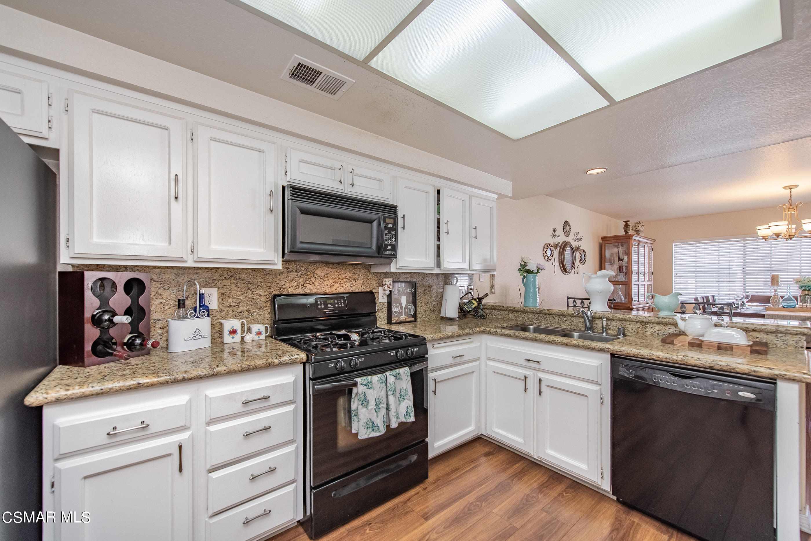 1842 Rory Lane, Unit 4 Simi Valley, CA 93063 - Photo 12 of 24 1842 Rory Ln Simi Valley-12
