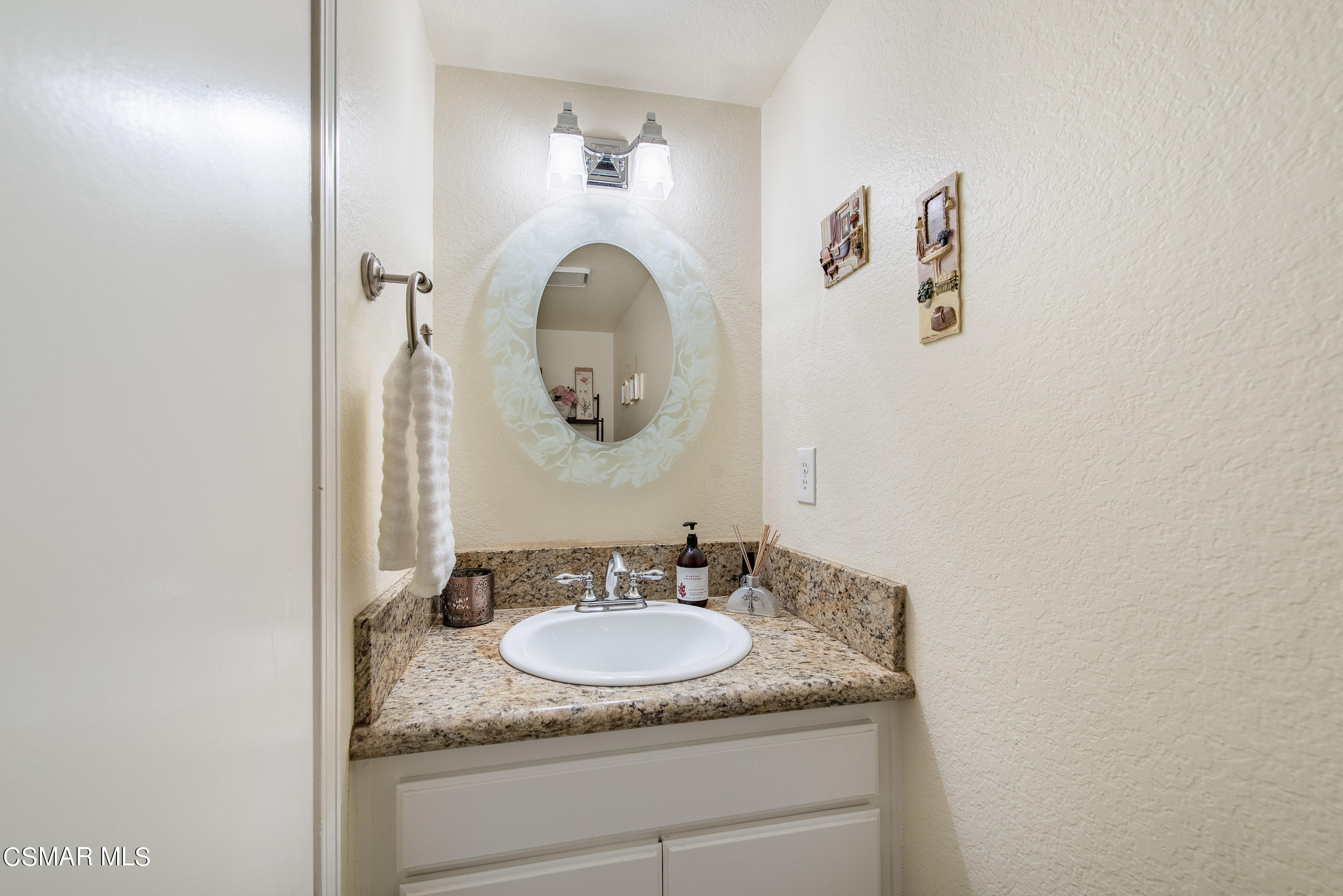 1842 Rory Lane, Unit 4 Simi Valley, CA 93063 - Photo 13 of 24 1842 Rory Ln Simi Valley-13