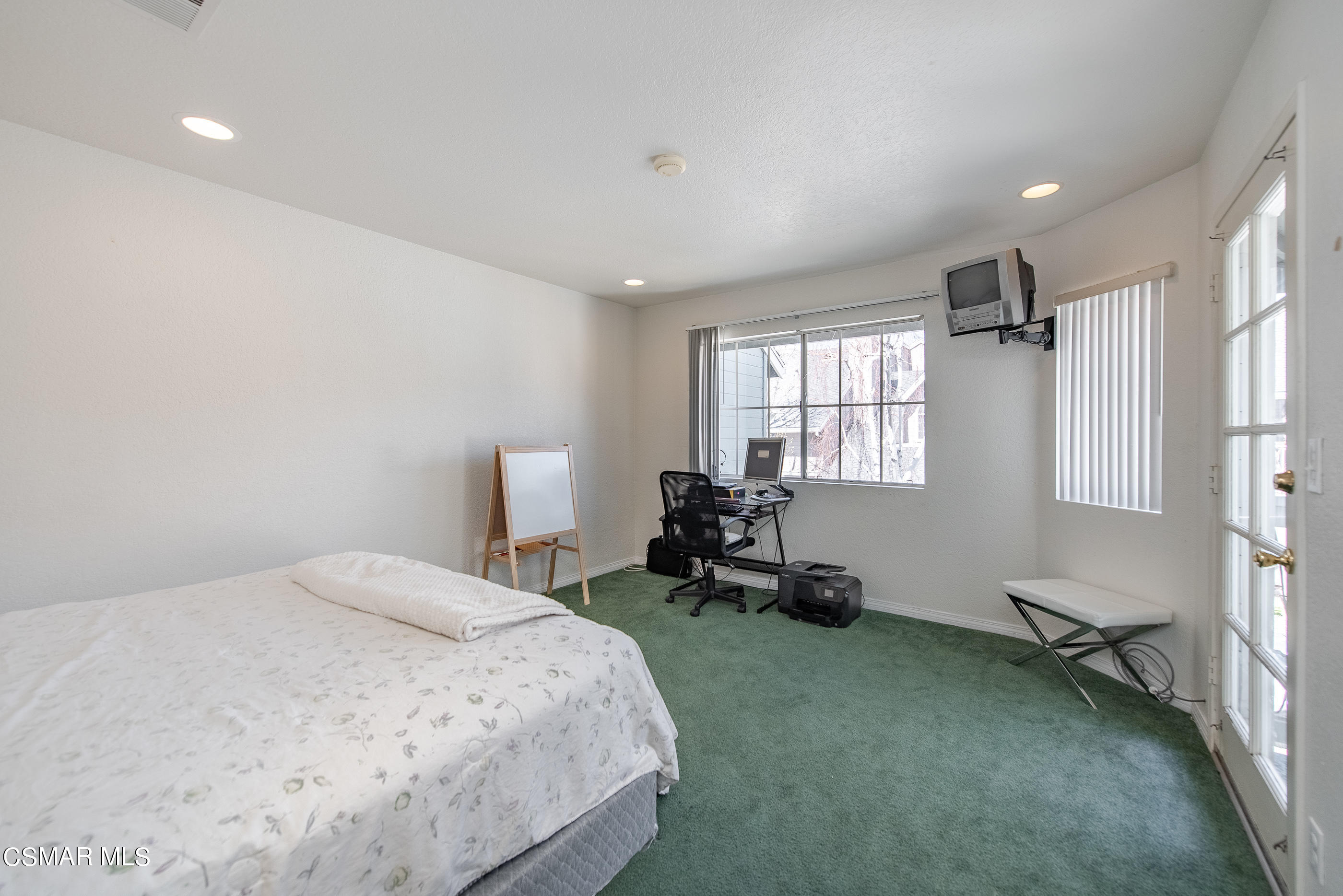 1842 Rory Lane, Unit 4 Simi Valley, CA 93063 - Photo 14 of 24 1842 Rory Ln Simi Valley-14