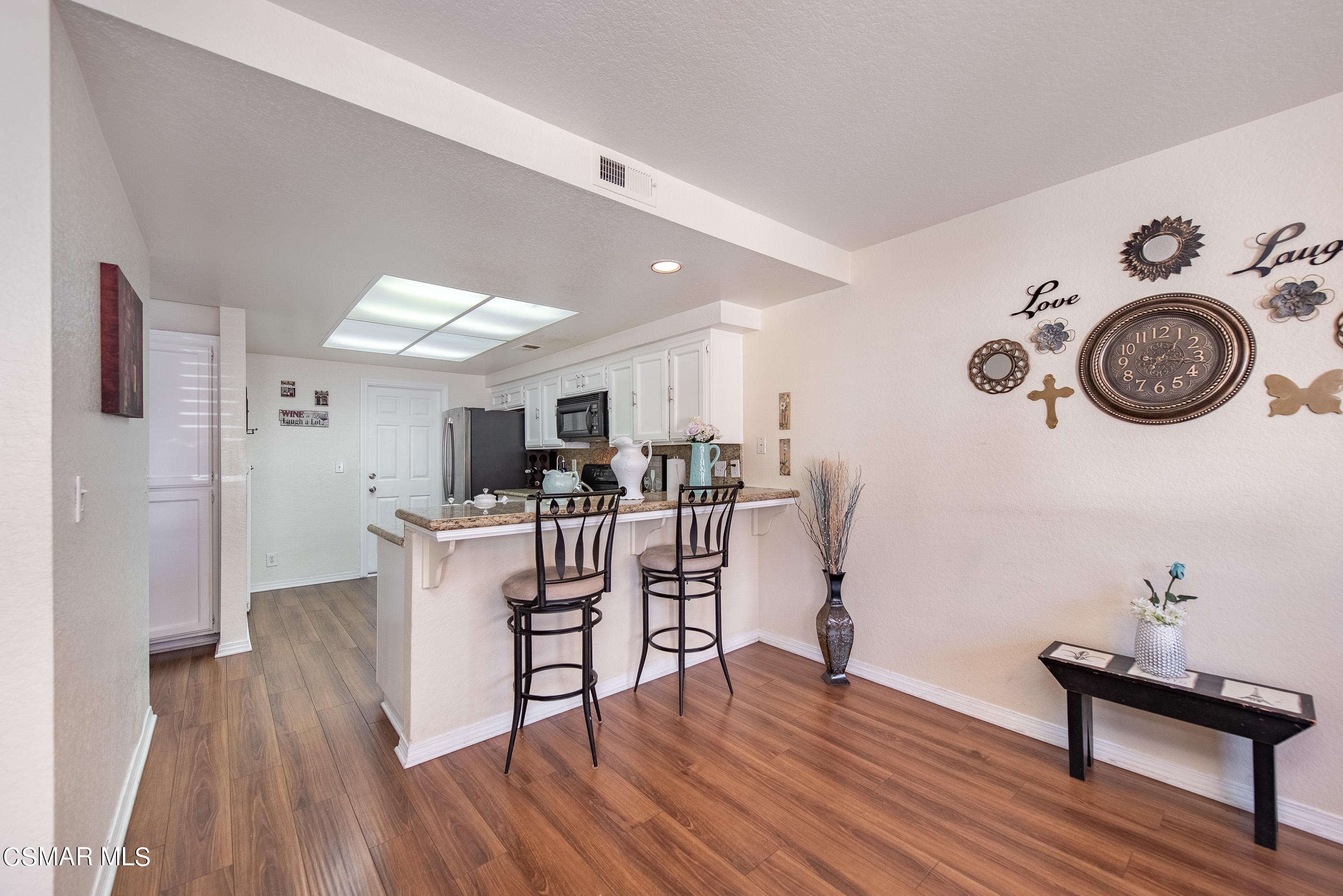 1842 Rory Lane, Unit 4 Simi Valley, CA 93063 - Photo 9 of 24 1842 Rory Ln Simi Valley-9