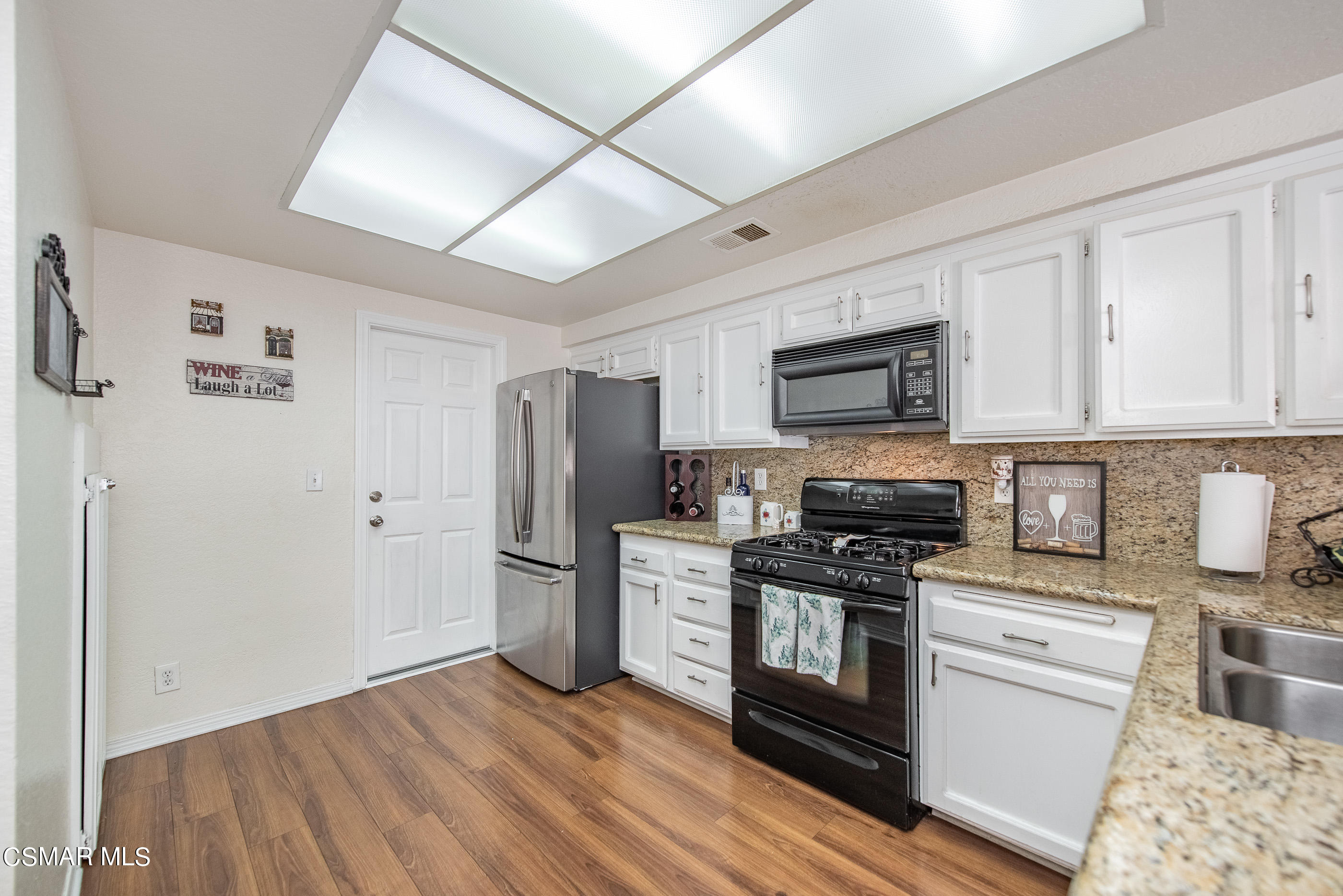 1842 Rory Lane, Unit 4 Simi Valley, CA 93063 - Photo 10 of 24 1842 Rory Ln Simi Valley-10