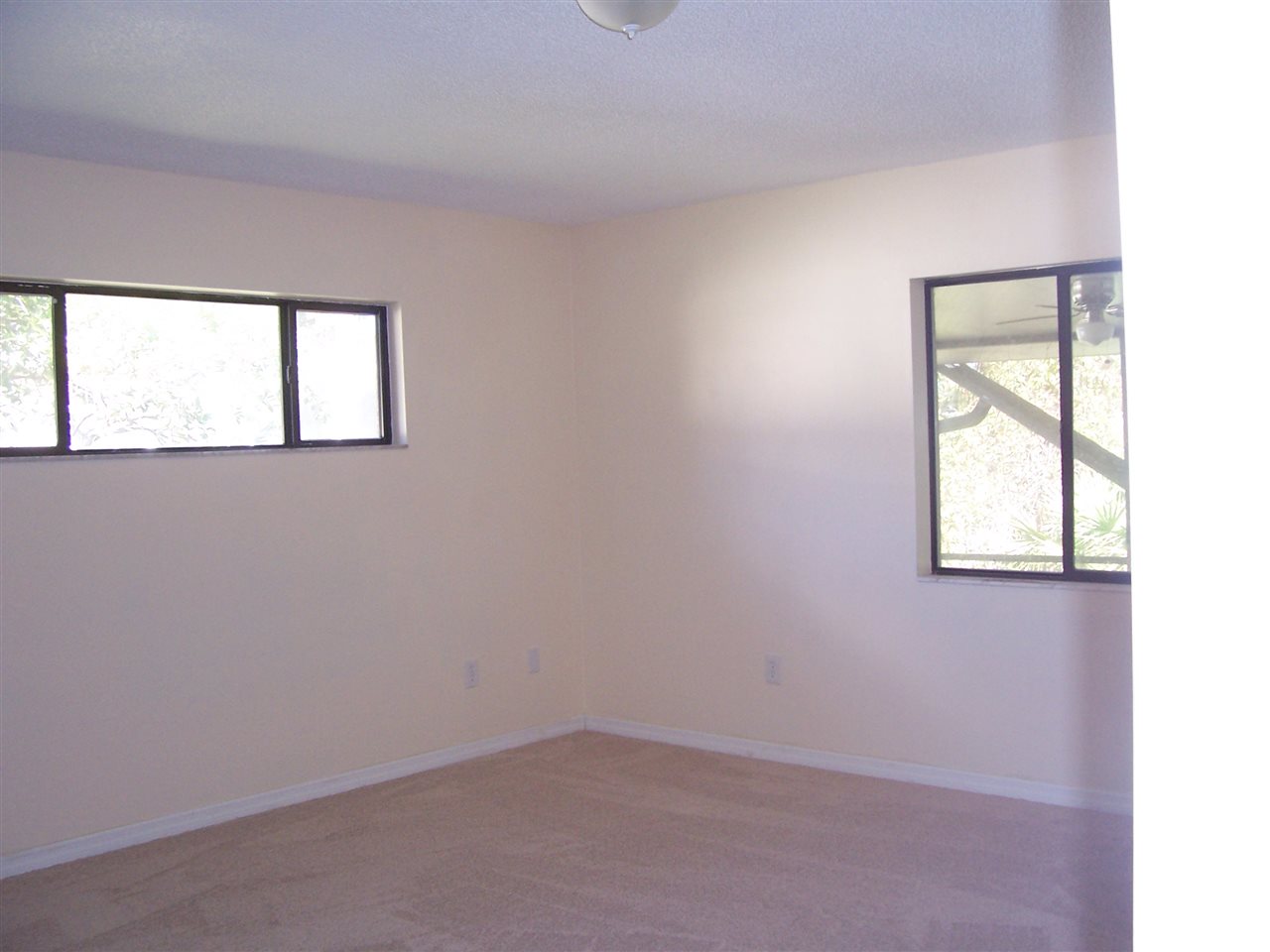 145 Cornell Road St. Augustine, FL 32086 - Photo 8 of 10 an empty room with windows