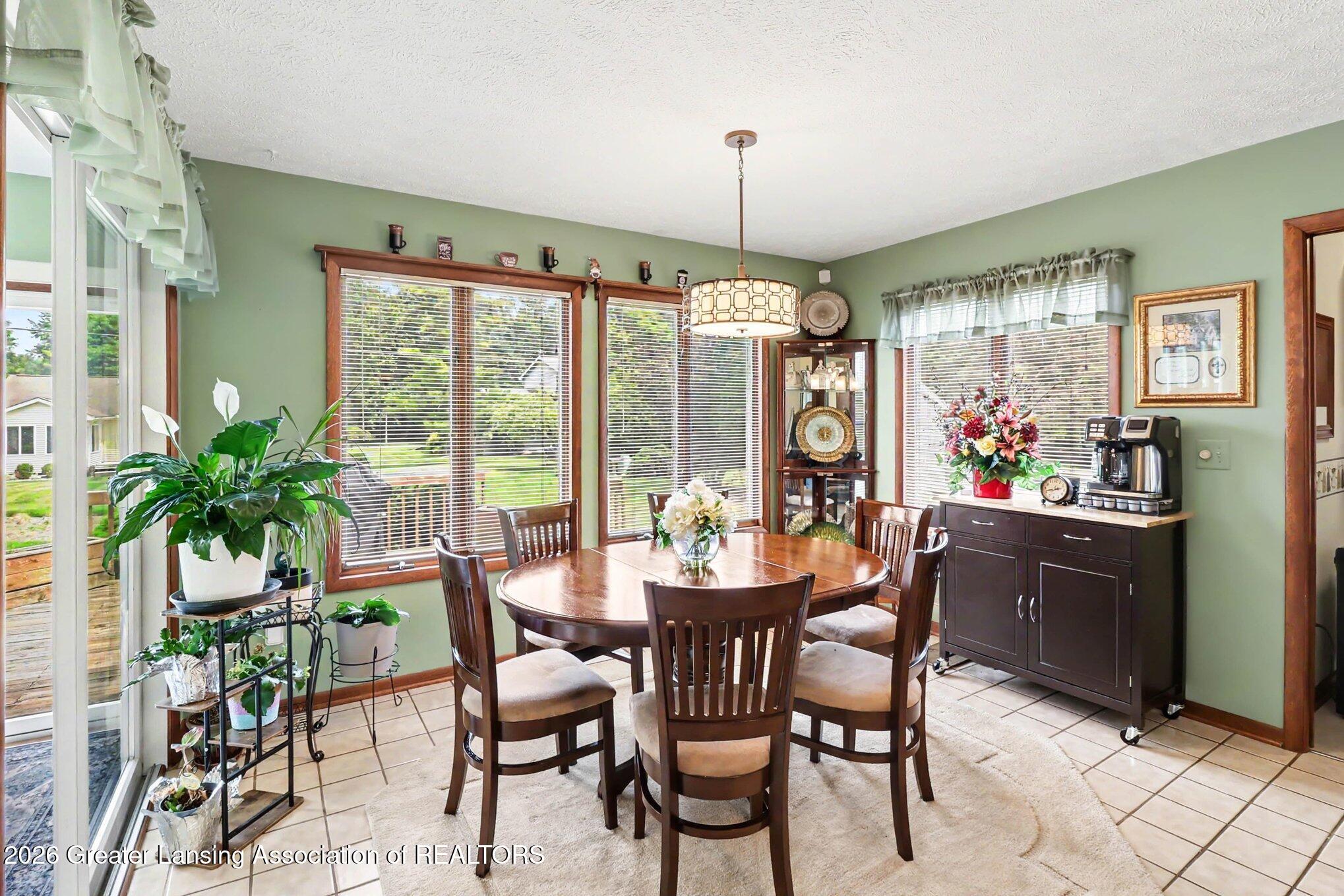 1404 Riley Ridge Drive Lansing, MI 48917 - Photo 10 of 29 012_file_4494