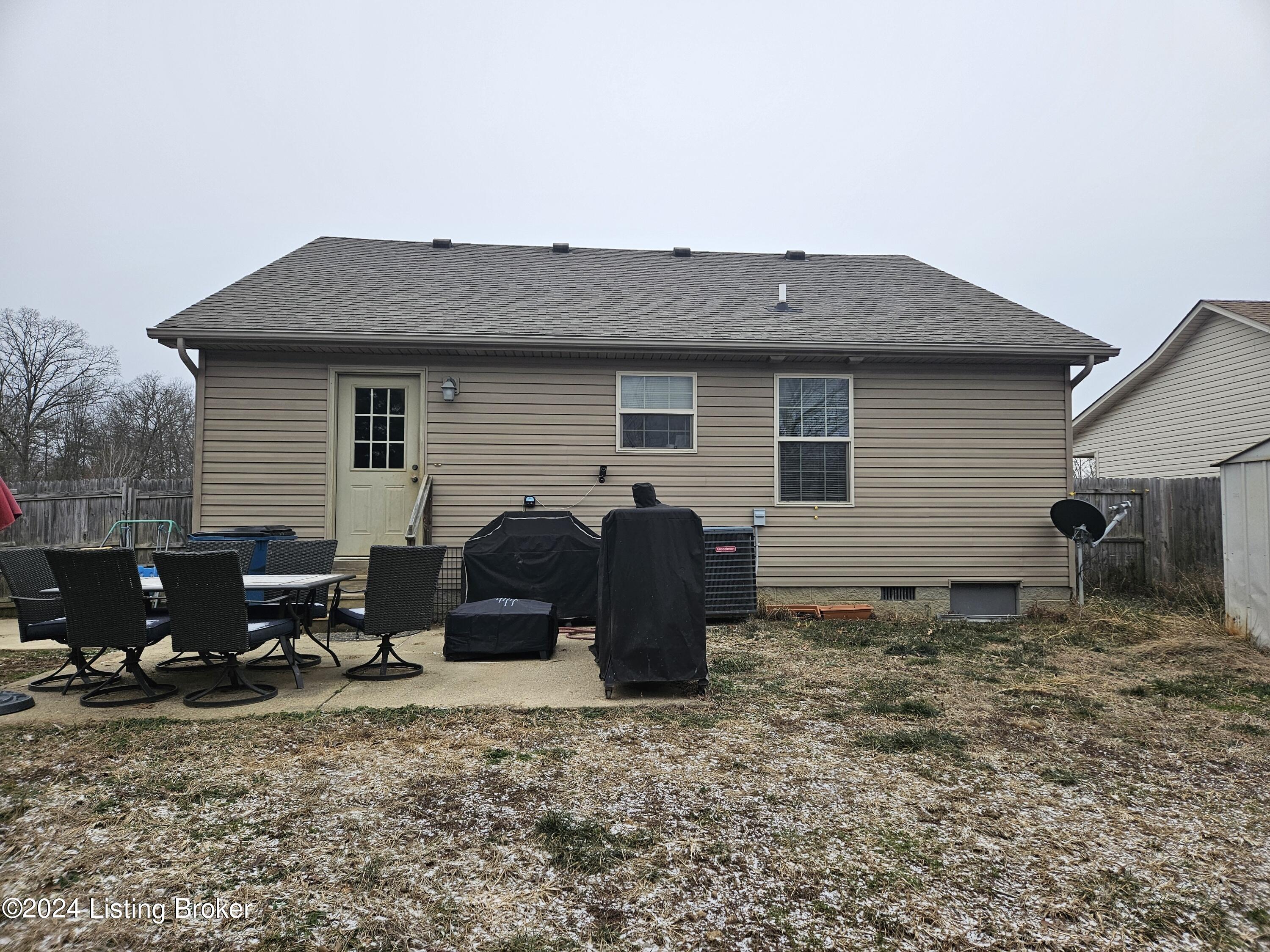 554 Madison Rae Boulevard Shepherdsville, KY 40165 - Photo 21 of 22 20240114_145826_resized