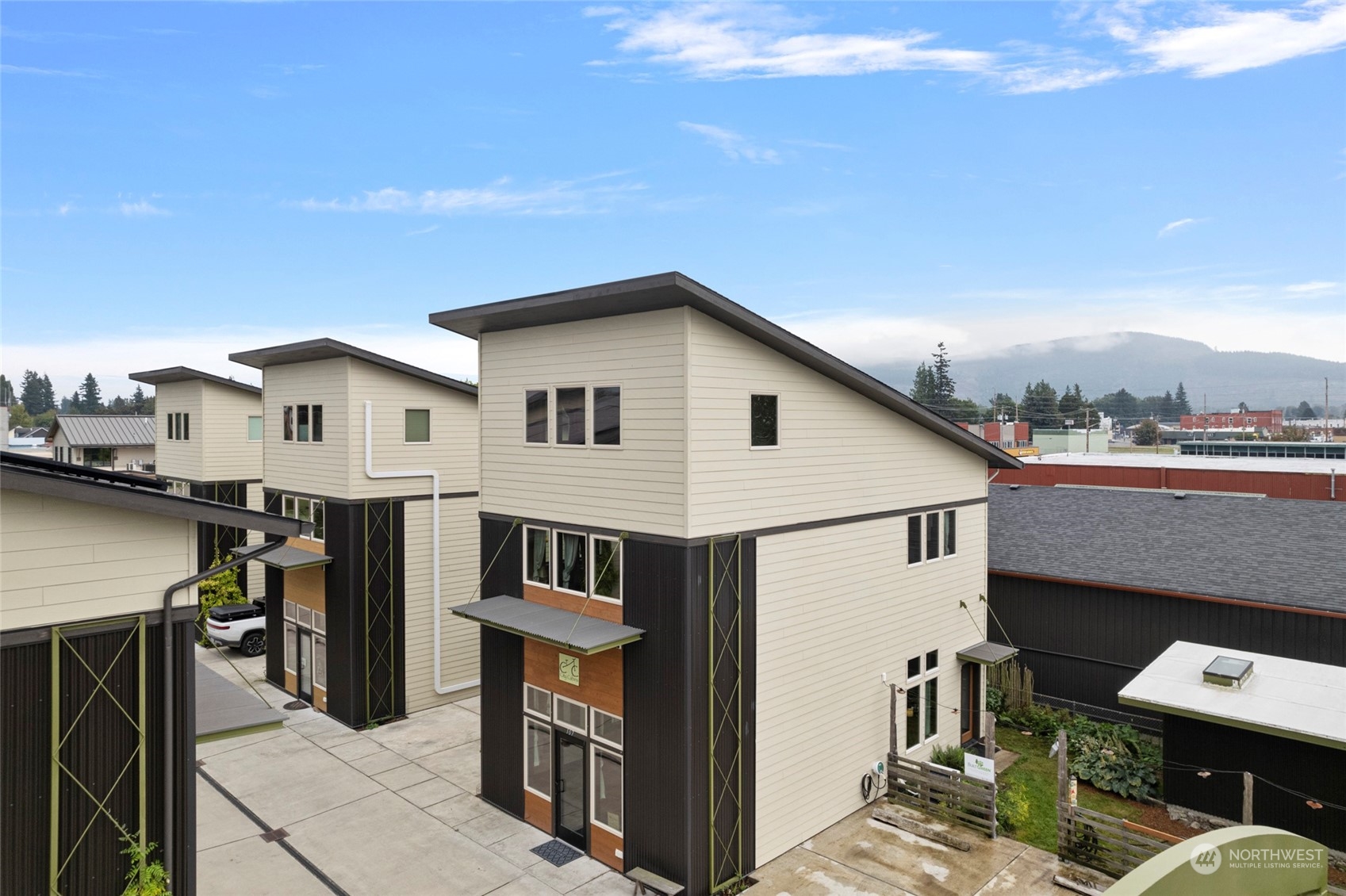 107 Abbott's Alley Sedro-Woolley, WA 98284 - Photo 1 of 28