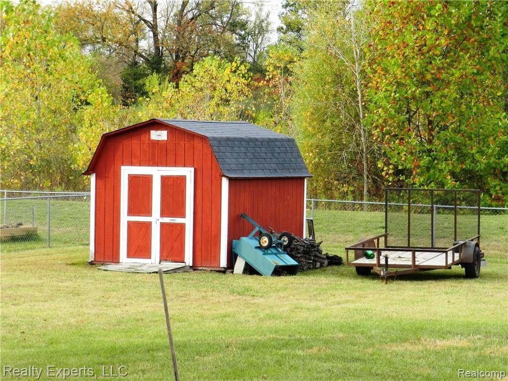 49020 Willis Road Belleville, MI 48111 - Photo 28 of 31 Backyard shed