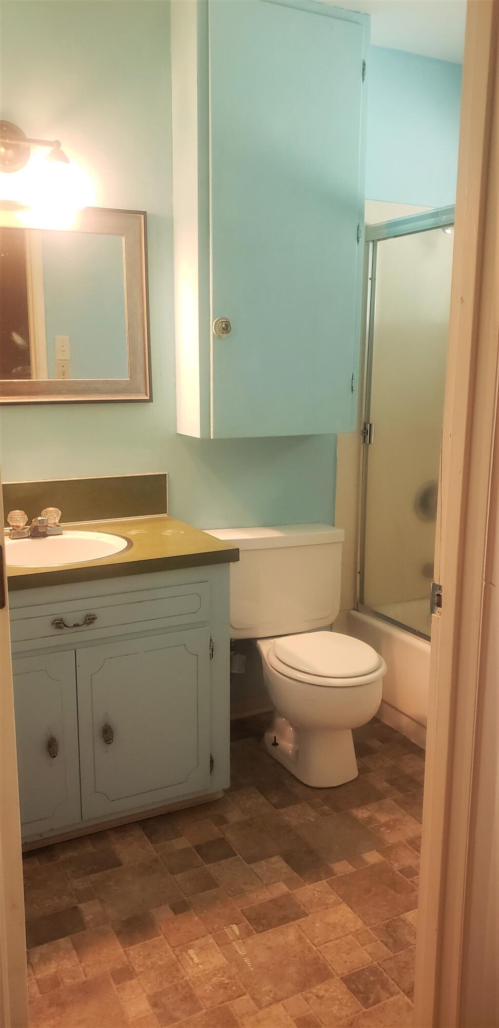 1424 Dick George Road Cave Junction, OR 97523 - Photo 10 of 23 Master bath