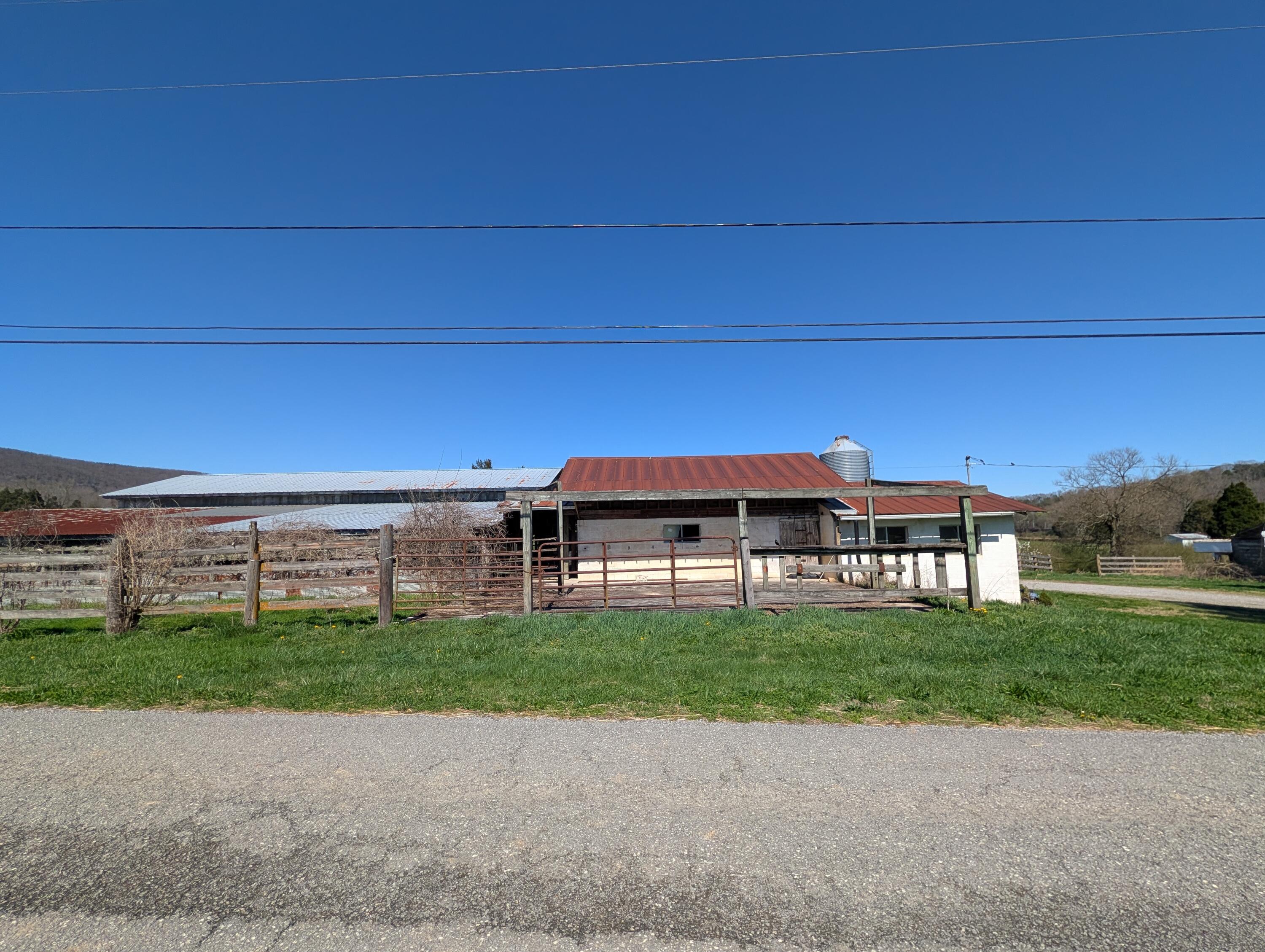 4637 Ideal Valley Road Spring City, TN 37381 - Photo 43 of 67 PXL_20260312_184231727