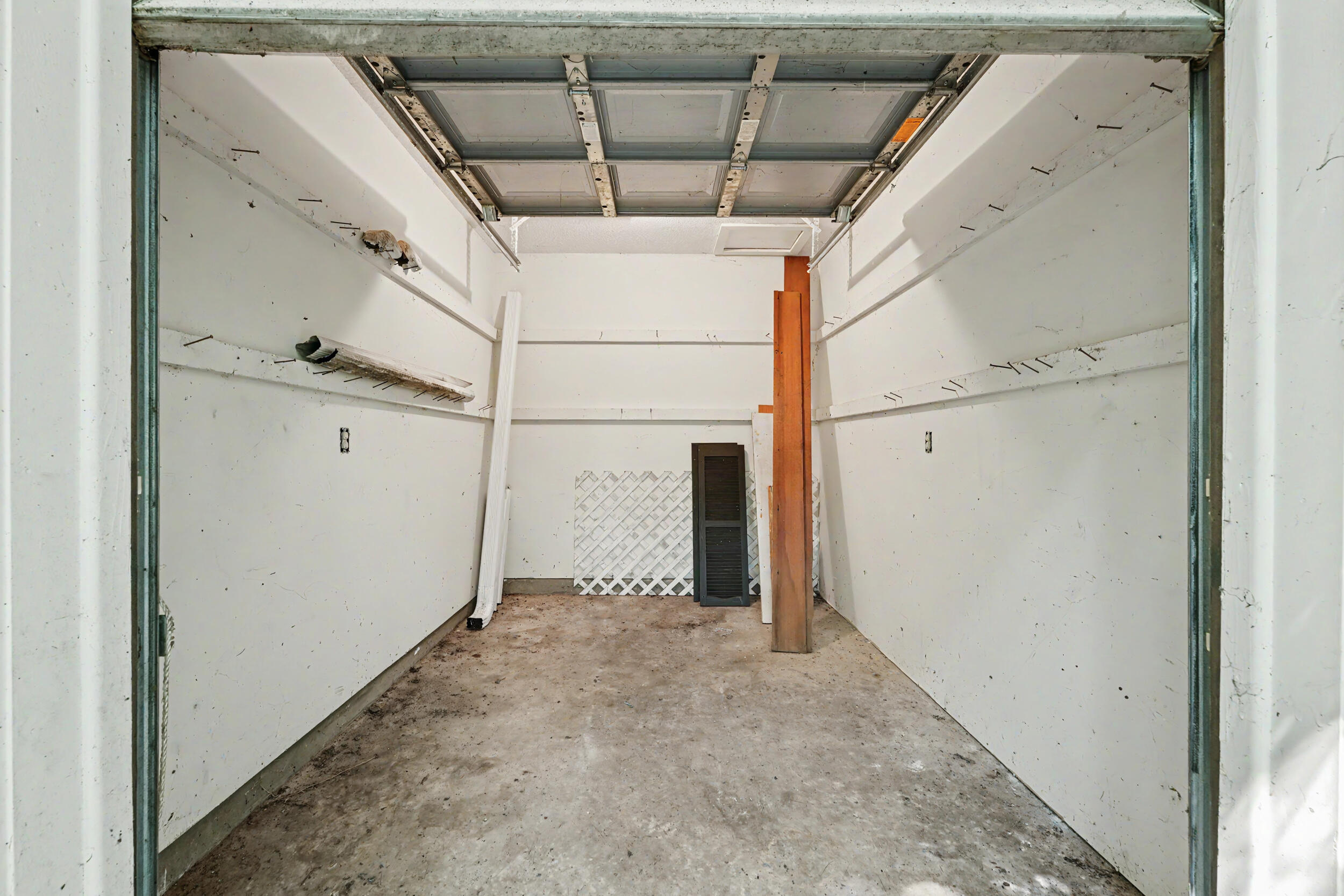 137 Canterbury Road Washington, WI 54701 - Photo 31 of 40 9x11 storage