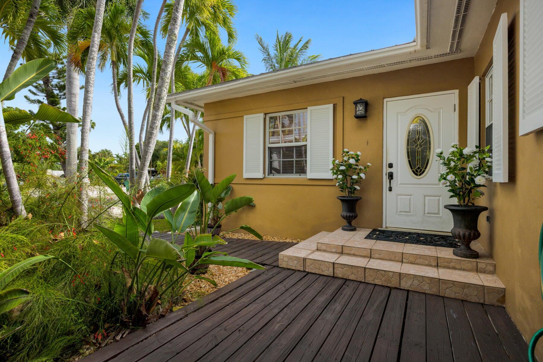 1510 18th Street Key West, FL 33040 - Photo 3 of 42 Entrance