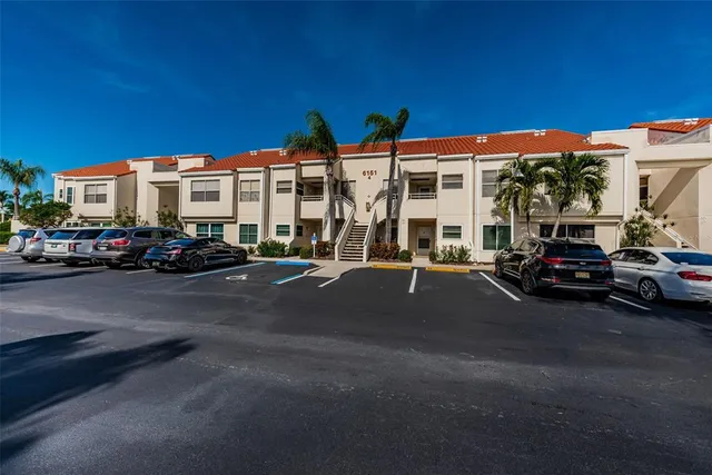 $3,500 | 6151 Bahia Del Mar Boulevard South, Unit 220, St. Petersburg, FL 33715