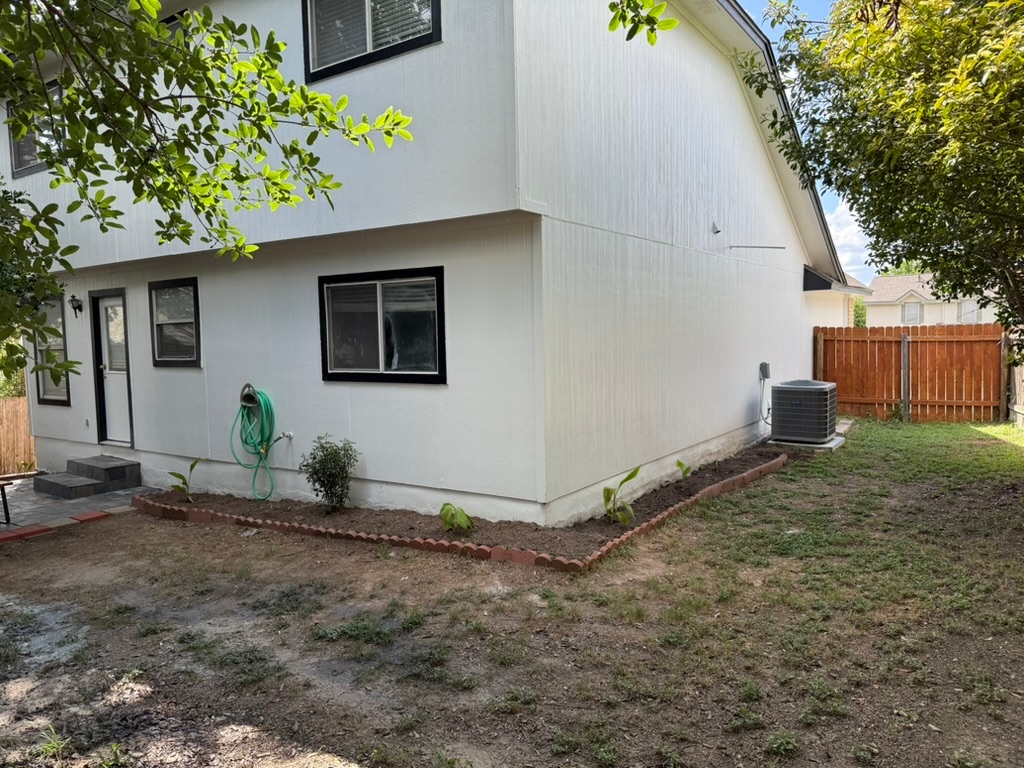 1707 Morningside Cove Round Rock, TX 78664 - Photo 29 of 31 a backyard of a house