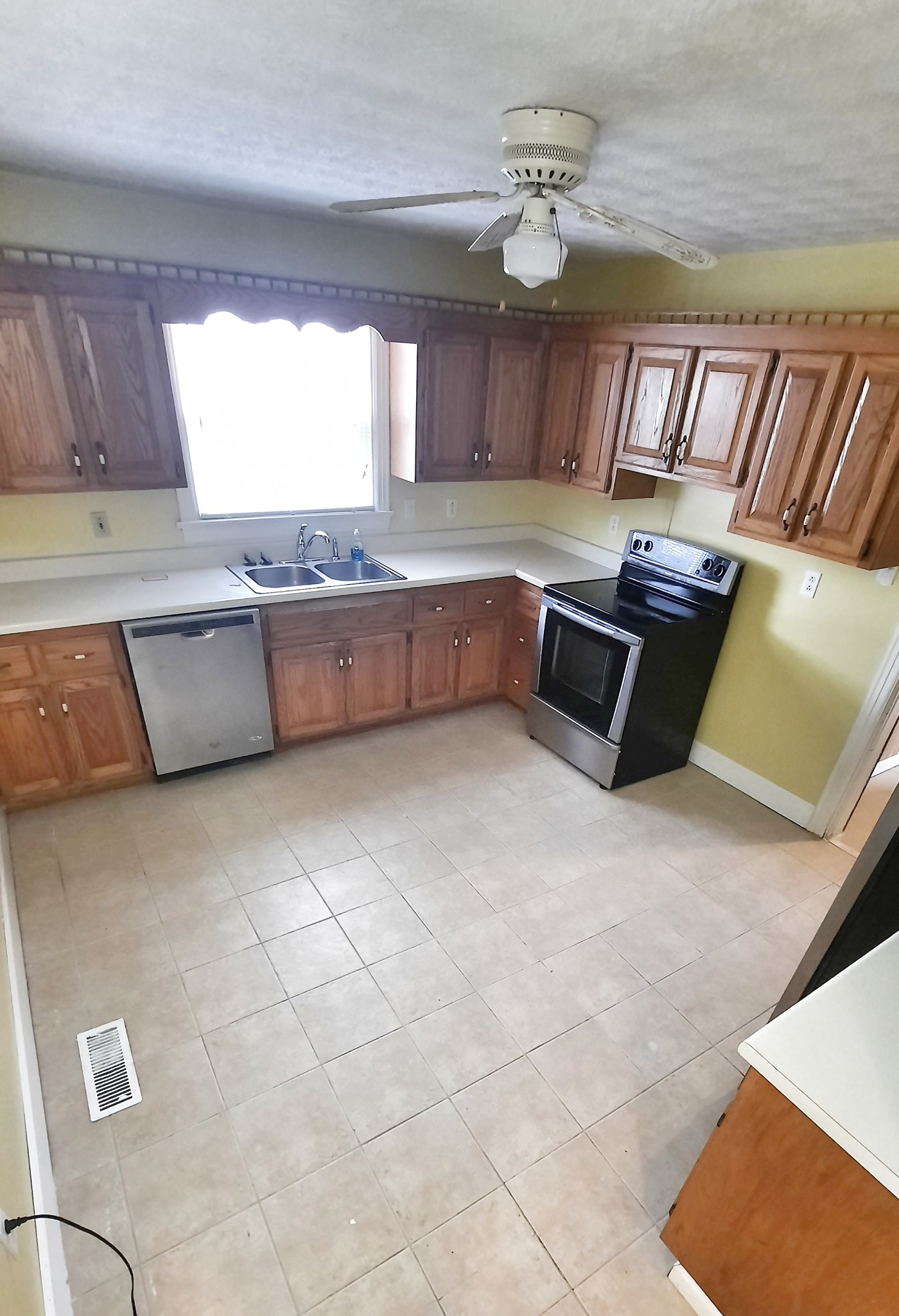 966 Denning Ford Road Portland, TN 37148 - Photo 5 of 7 a kitchen with stainless steel appliances kitchen island granite countertop a refrigerator and a stove top oven