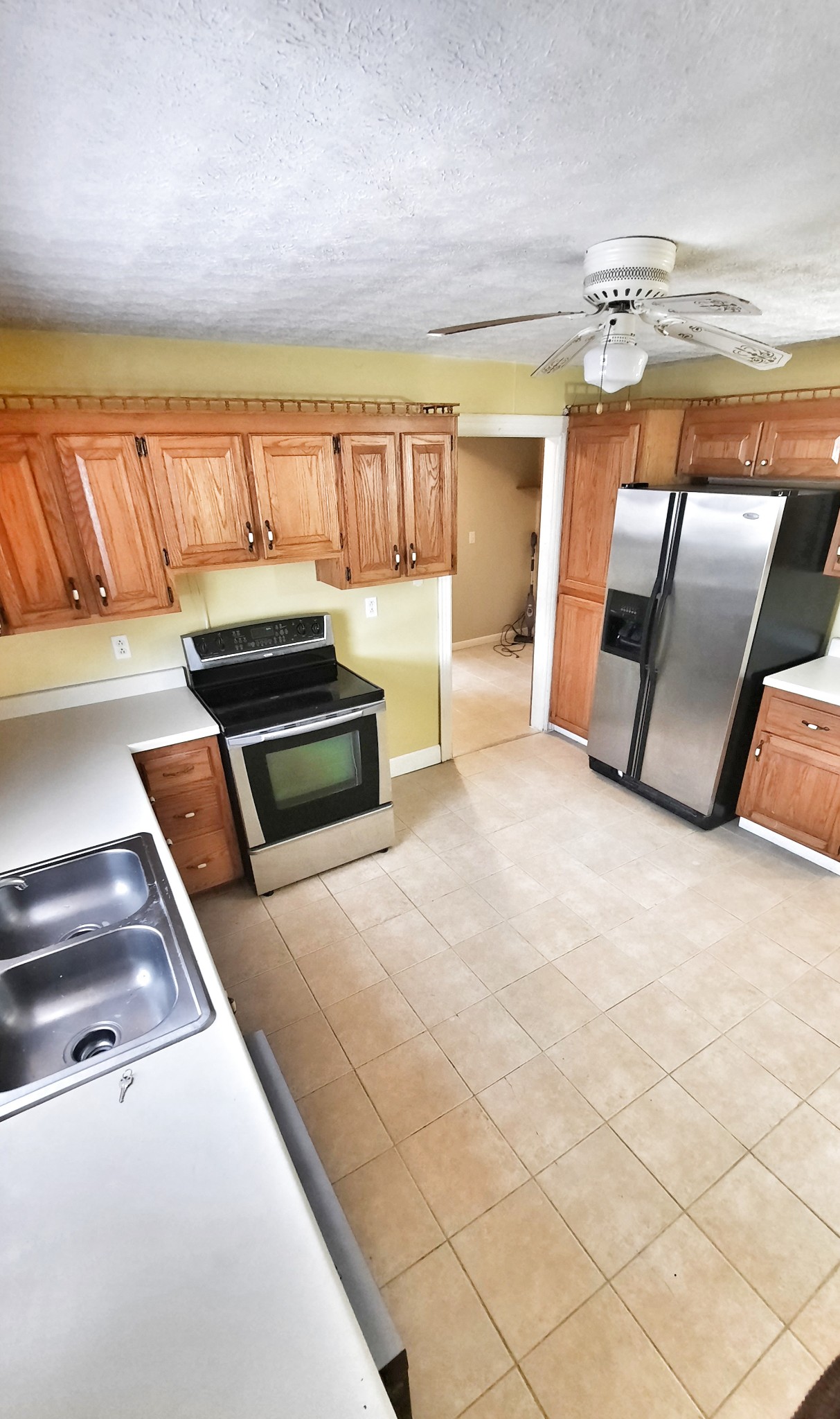 966 Denning Ford Road Portland, TN 37148 - Photo 6 of 7 a living room with a couch and a table
