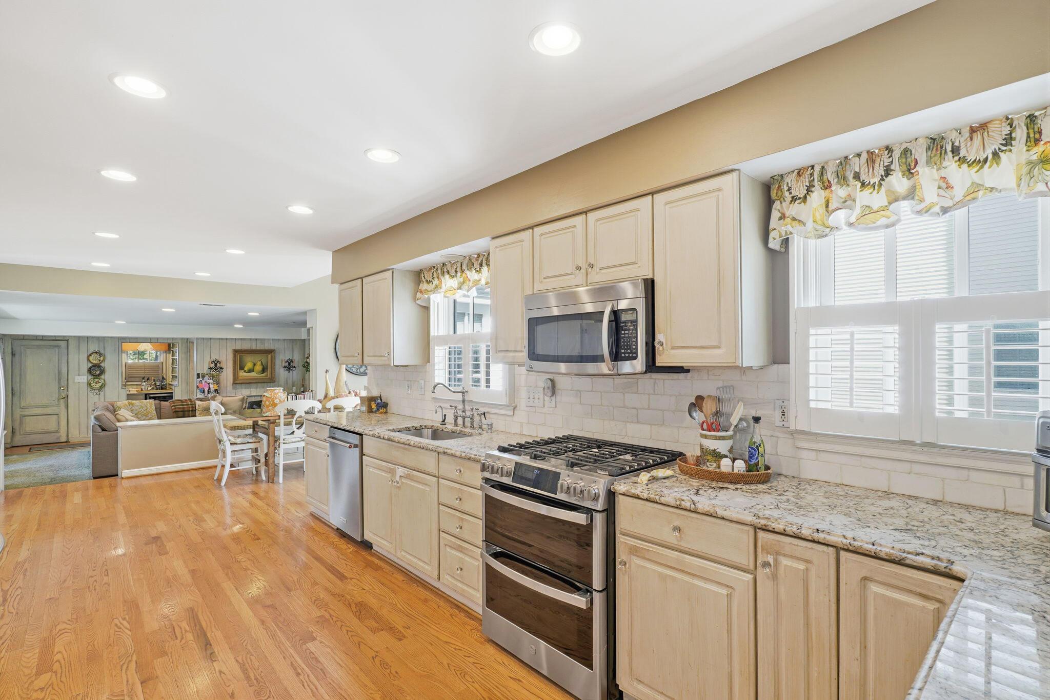 227 South Chesterfield Road Columbus, OH 43209 - Photo 7 of 77 Kitchen