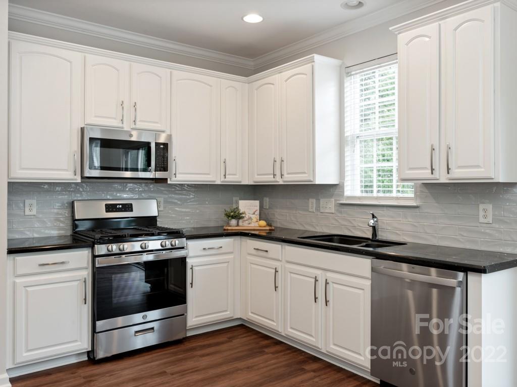 6509 Del Rio Road Charlotte, NC 28277 - Photo 8 of 35 Gallery Image 8