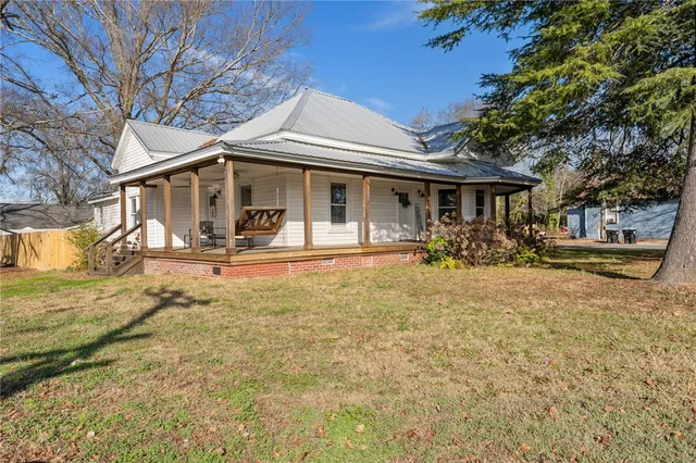 $289,000 | 301 Blue Ridge Avenue, Belton, SC 29627