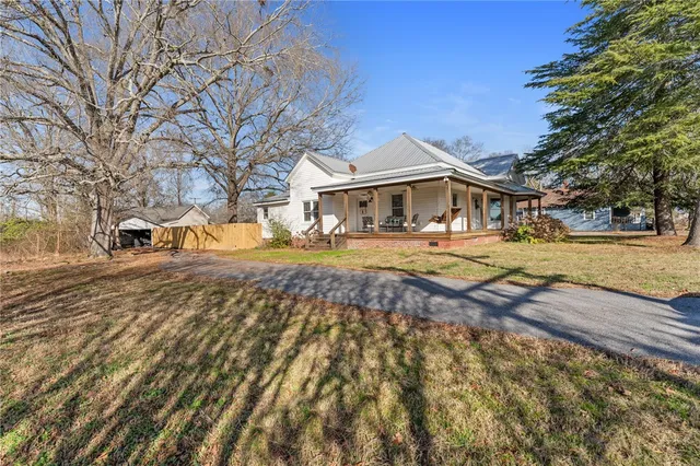 $289,000 | 301 Blue Ridge Avenue, Belton, SC 29627