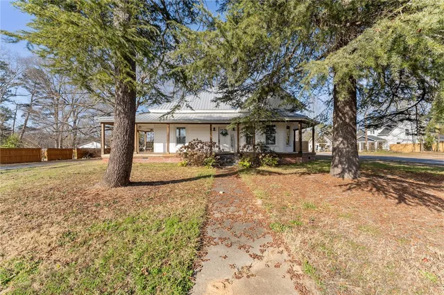 $289,000 | 301 Blue Ridge Avenue, Belton, SC 29627