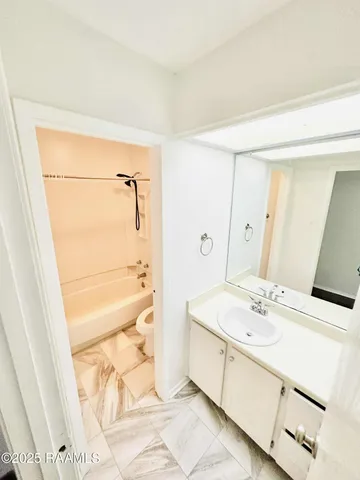 $115,000 | 200 Lodge Drive, Unit 405, Lafayette, LA 70506