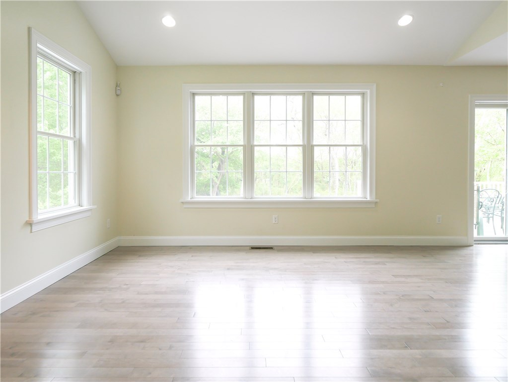 75 Cedar Rdg Trail Jamestown, RI 02835 - Photo 11 of 38 Gallery Image 11