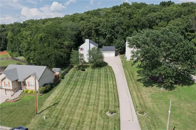 $374,900 | 2308 Hebbeln Drive, Leavenworth, KS 66048
