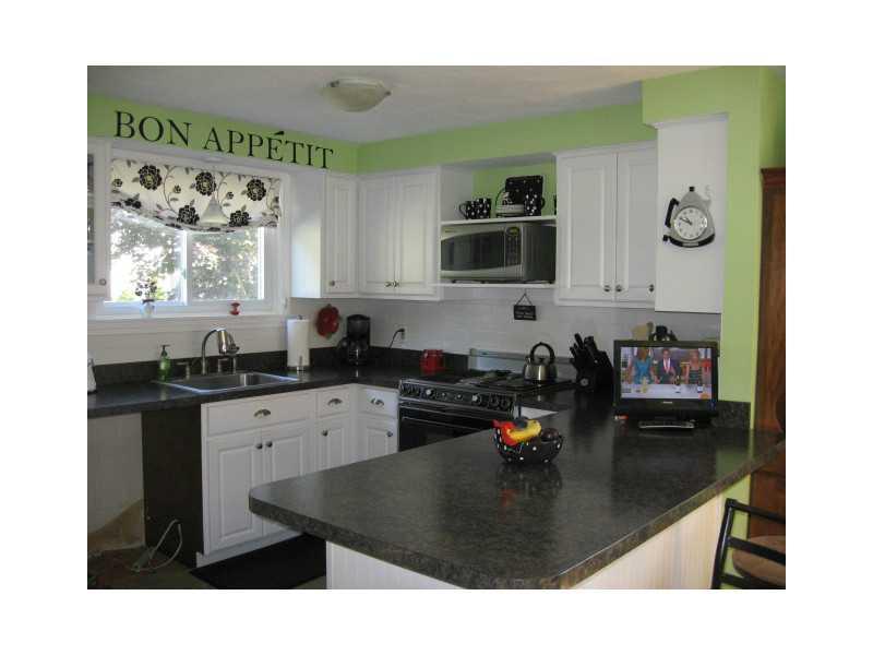 22 Black Point Road, Unit 3E Scarborough, ME 04074 - Photo 5 of 34 Kitchen.
