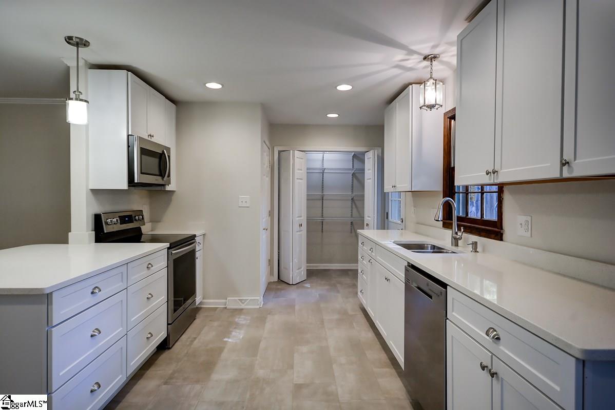 11 Nottingham Road Greenville, SC 29607 - Photo 6 of 18