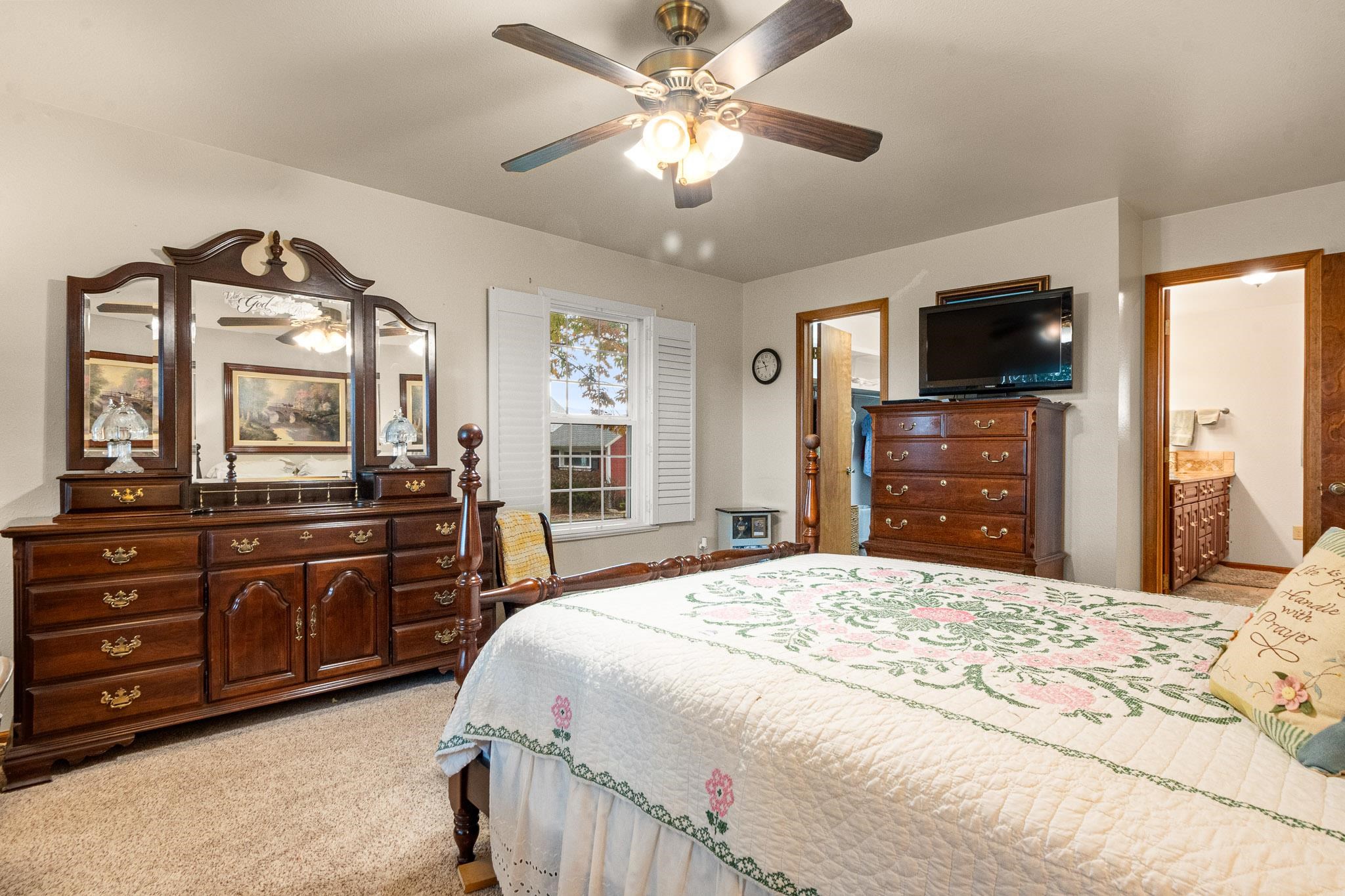 1185-17 17 1/2 Road Fruita, CO 81521 - Photo 19 of 35 a bedroom with a bed and a flat screen tv