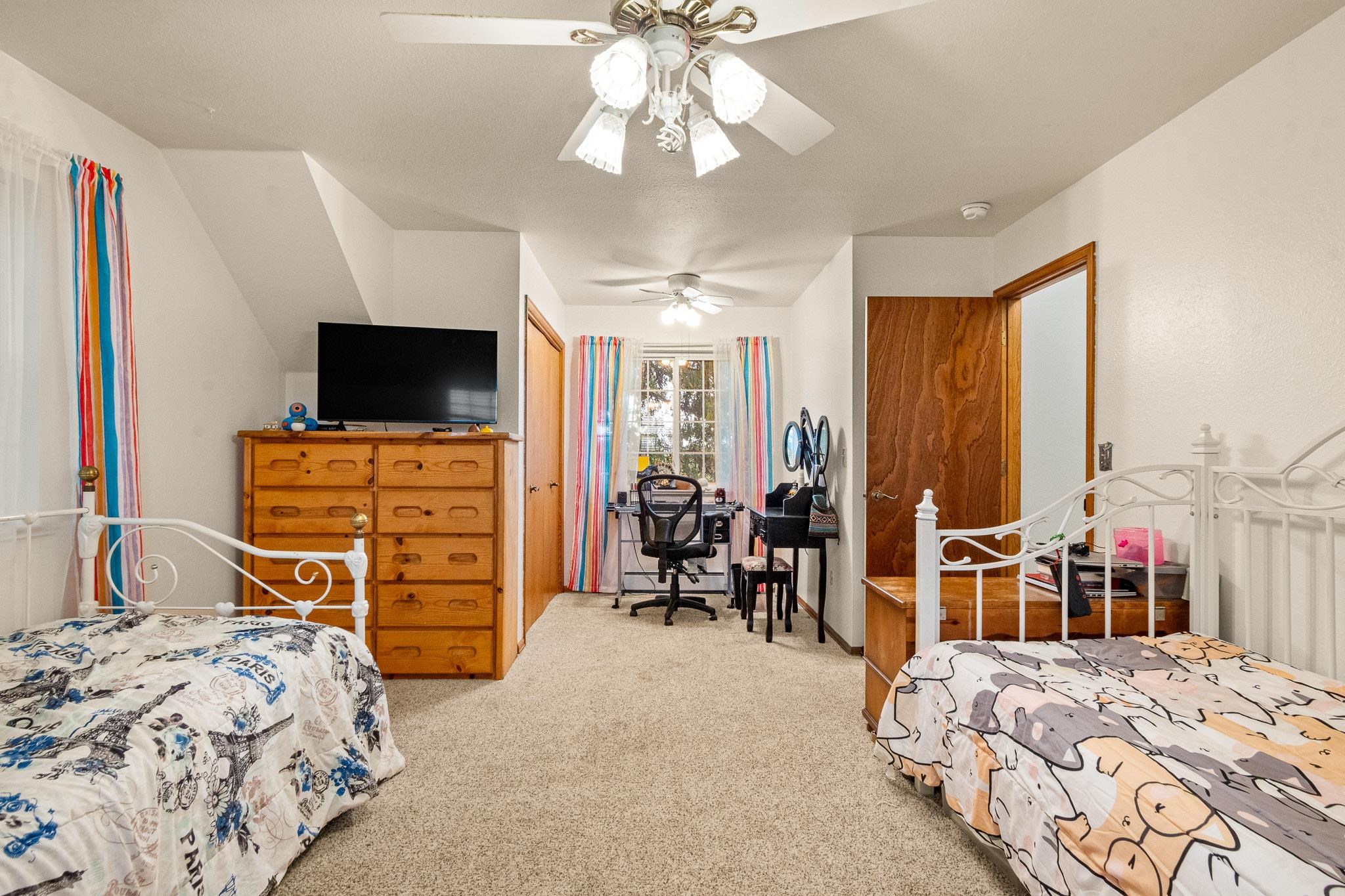 1185-17 17 1/2 Road Fruita, CO 81521 - Photo 23 of 35 a bedroom with bed and a flat tv screen on dresser