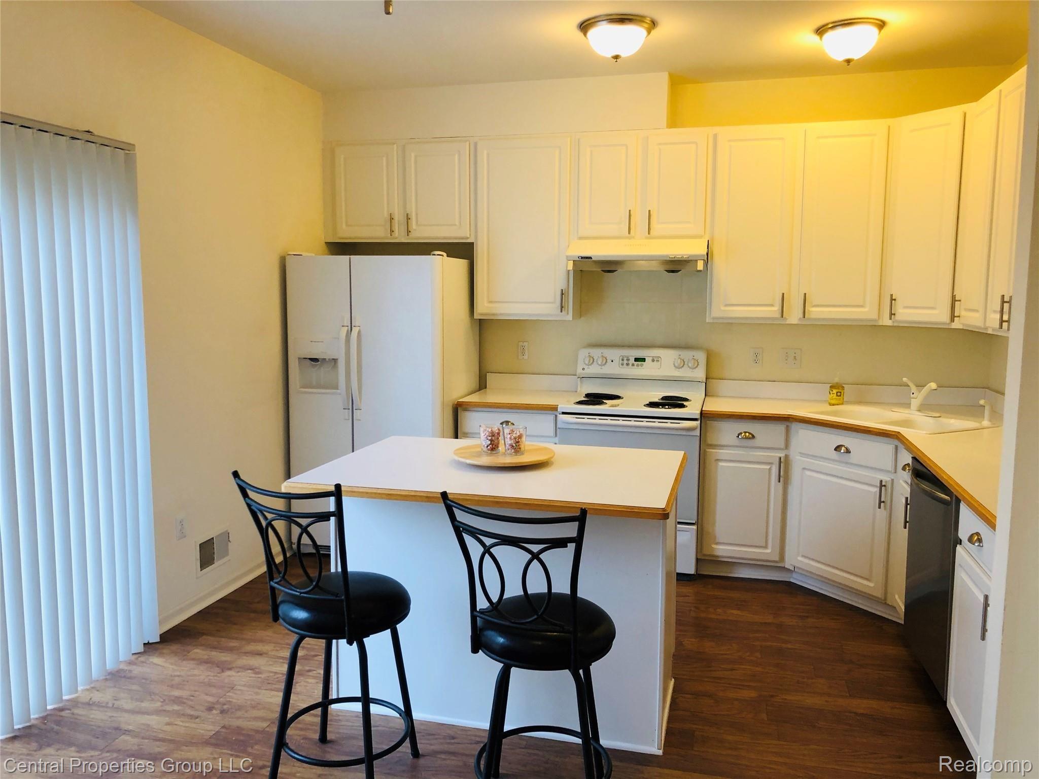 701 Cherry Orchard Road Canton, MI 48188 - Photo 8 of 28 2019-12-12 14.12