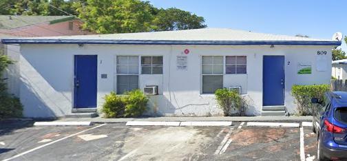 809 20th Street, Unit 9 West Palm Beach, FL 33407 - Photo 1 of 1 a front view of a house with garden