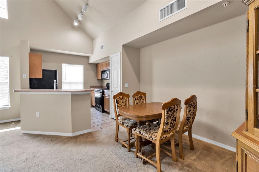 5541 Rosehill Road, Unit 202 Sarasota, FL 34233 - Photo 15 of 47