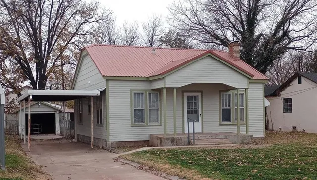 $55,000 | 406 Ave H Southeast, Childress, TX 79201