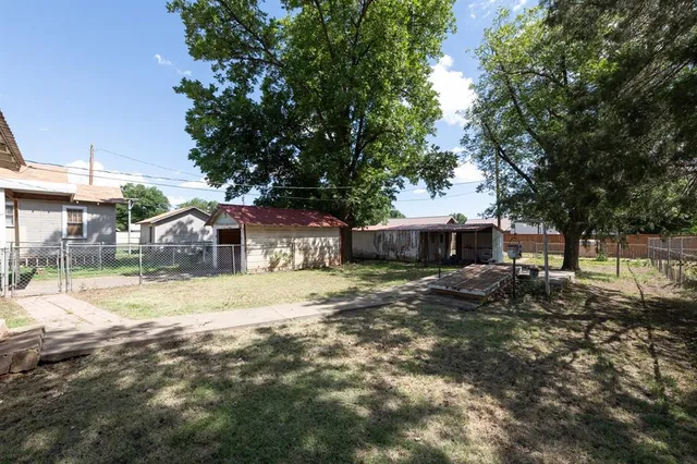 $55,000 | 406 Ave H Southeast, Childress, TX 79201